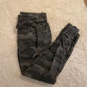 ARITZIA CAMO CARGO PANTS